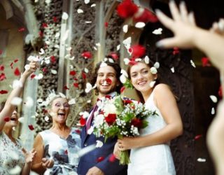 family-throwing-rose-petals-newly-wed-bride-groom (1)